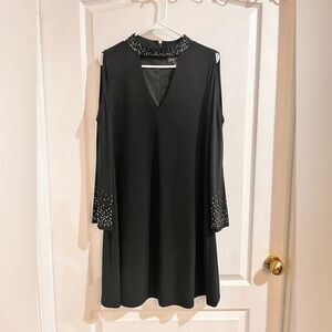 FINAL PRICE Jessica Howard Open Shoulder Dress